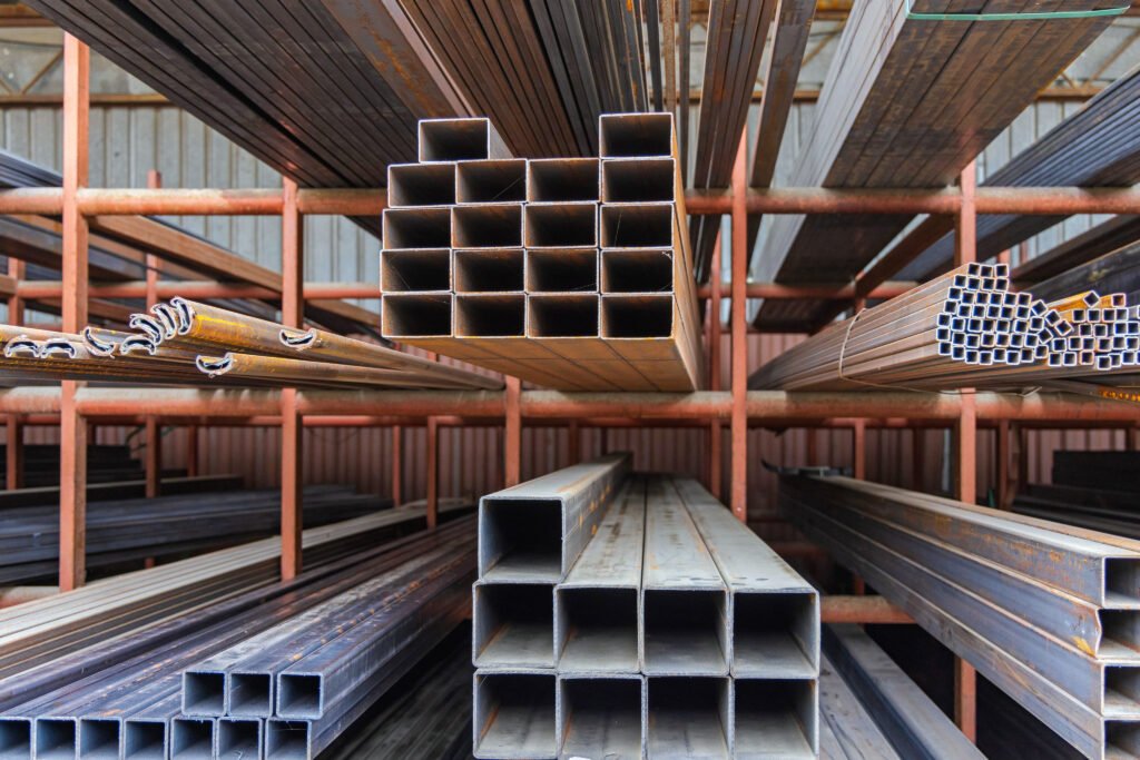 Żeliwo, brąz czy stal – który materiał wybrać do produkcji?